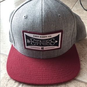 Etnies Snapback MUST GO